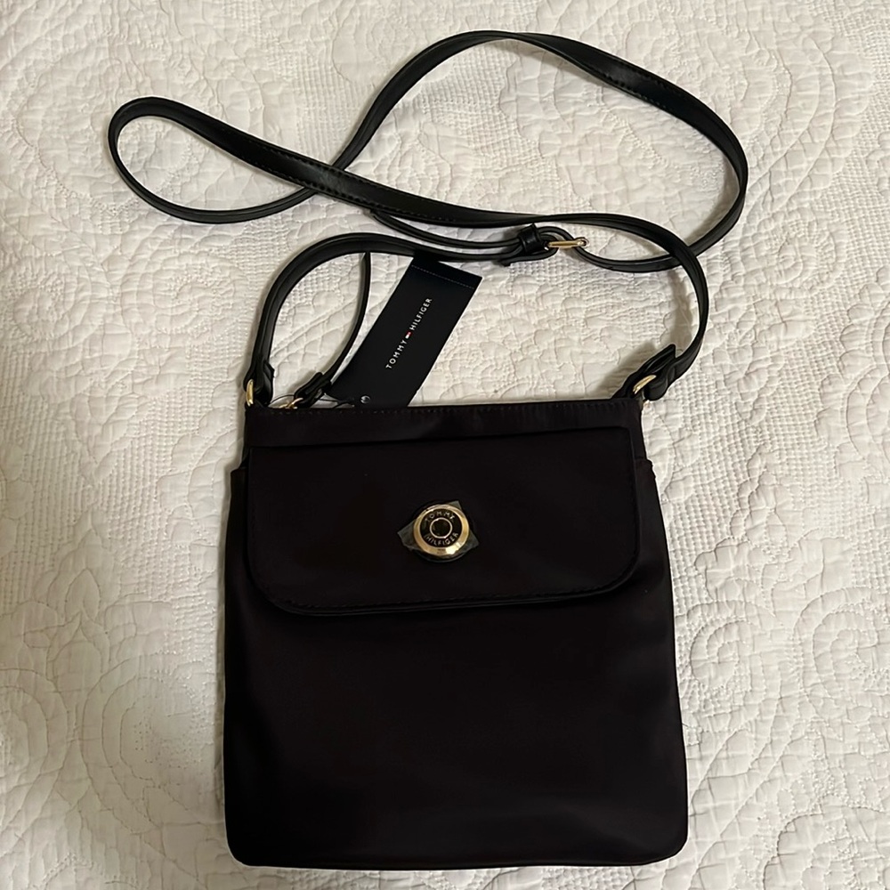 Tommy Hilfifger black crossbody bag adjustable straps NWT
